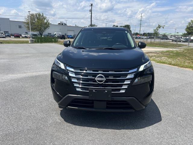 Photo of 2024 Super Black Nissan Rogue
