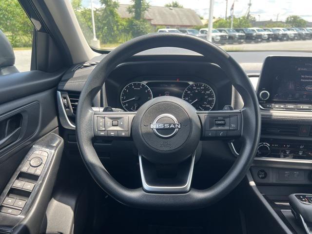 Photo of 2024 Super Black Nissan Rogue