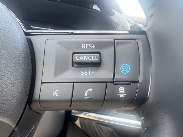 Photo of 2023 Pearl White Tricoat Nissan Pathfinder