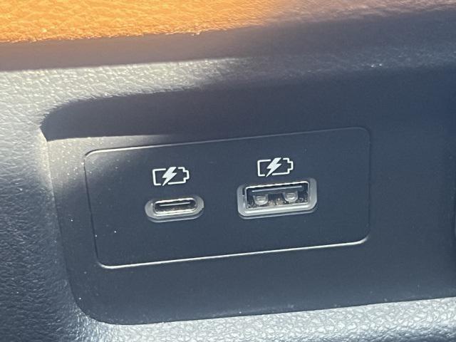 Photo of 2023 Pearl White Tricoat Nissan Pathfinder