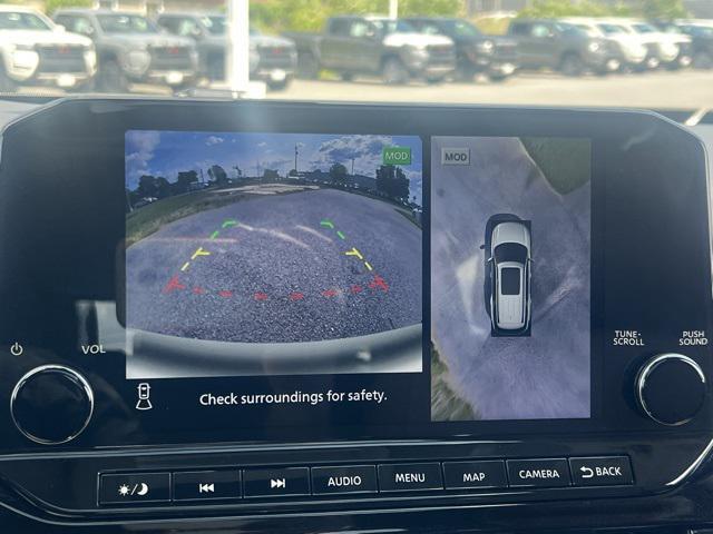 Photo of 2023 Pearl White Tricoat Nissan Pathfinder