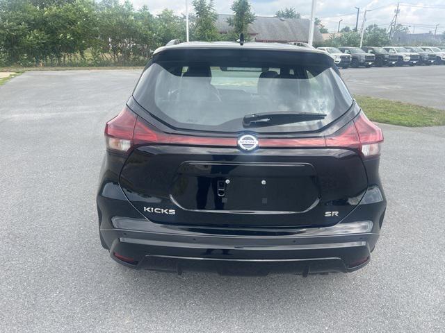 Photo of 2021 Super Black Nissan Kicks