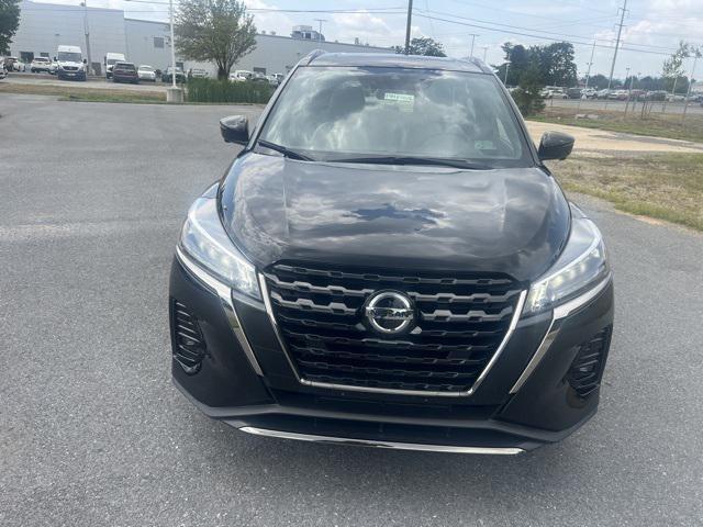 Photo of 2021 Super Black Nissan Kicks