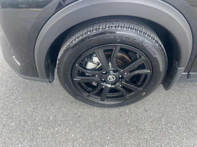 Photo of 2021 Super Black Nissan Kicks