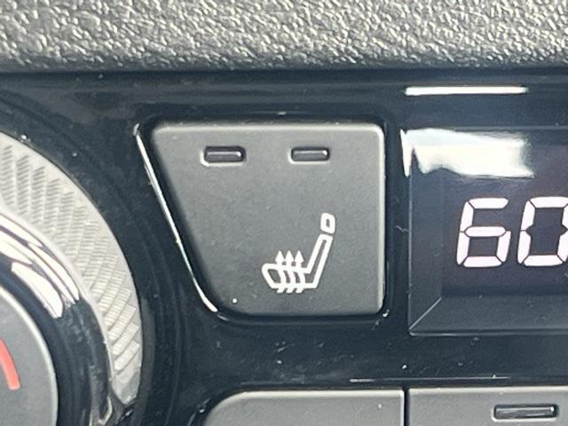 Photo of 2021 Super Black Nissan Kicks