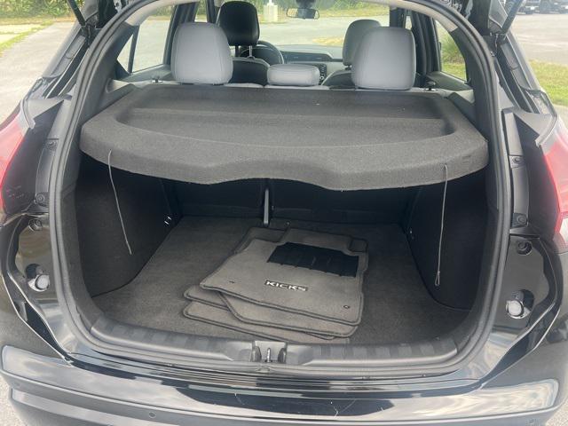 Photo of 2021 Super Black Nissan Kicks