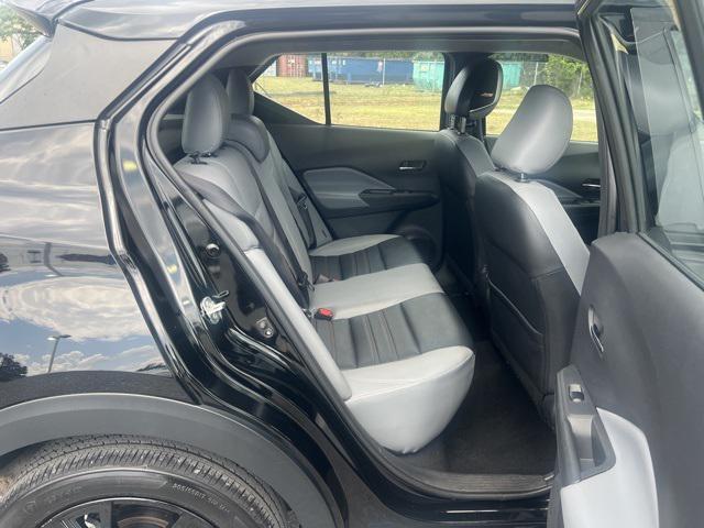 Photo of 2021 Super Black Nissan Kicks