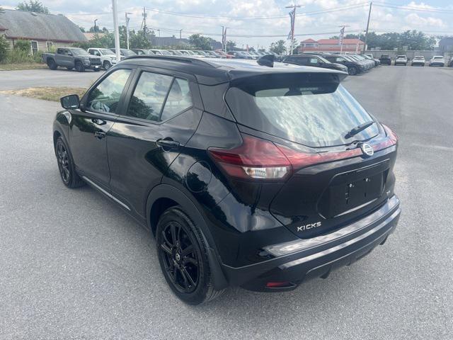Photo of 2021 Super Black Nissan Kicks