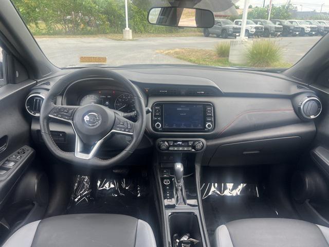 Photo of 2021 Super Black Nissan Kicks