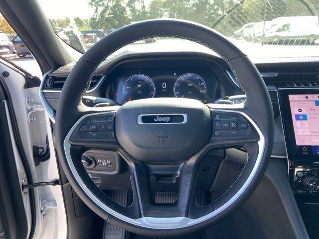 Photo of 2025 Bright White Clearcoat Jeep Grand Cherokee