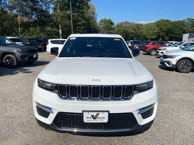 Photo of 2025 Bright White Clearcoat Jeep Grand Cherokee