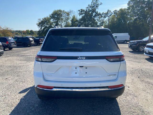 Photo of 2025 Bright White Clearcoat Jeep Grand Cherokee