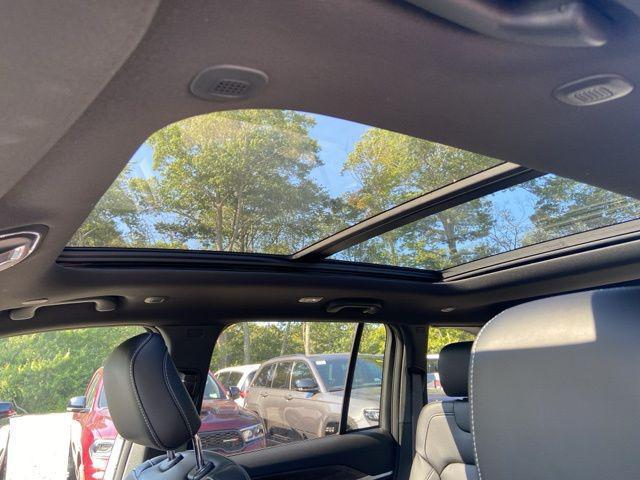Photo of 2025 Bright White Clearcoat Jeep Grand Cherokee