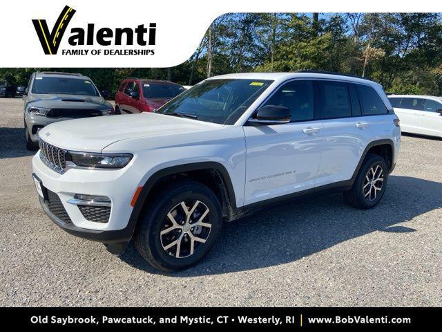 Photo of 2025 Bright White Clearcoat Jeep Grand Cherokee