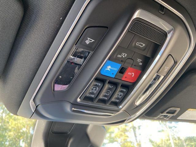 Photo of 2025 Bright White Clearcoat Jeep Grand Cherokee