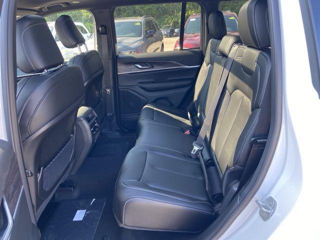 Photo of 2025 Bright White Clearcoat Jeep Grand Cherokee