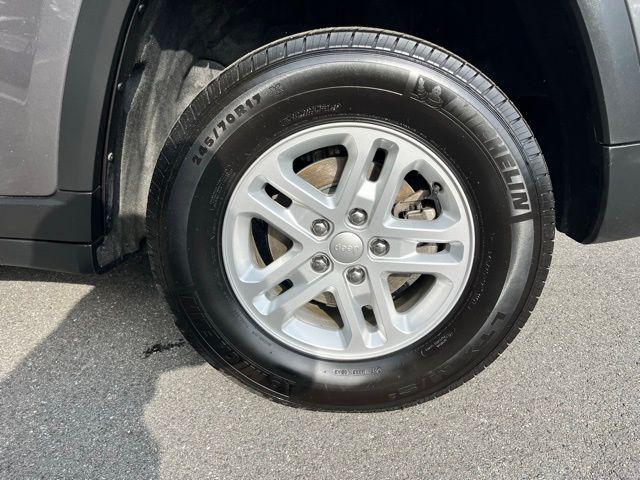 Photo of 2022 Baltic Gray Metallic Clearcoat Jeep Grand Cherokee