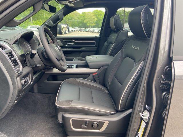 Photo of 2025 Granite Crystal Metallic Clearcoat RAM 1500