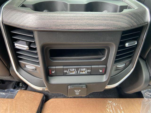 Photo of 2025 Granite Crystal Metallic Clearcoat RAM 1500