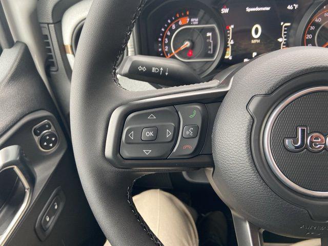 Photo of 2025 Bright White Clearcoat Jeep Wrangler