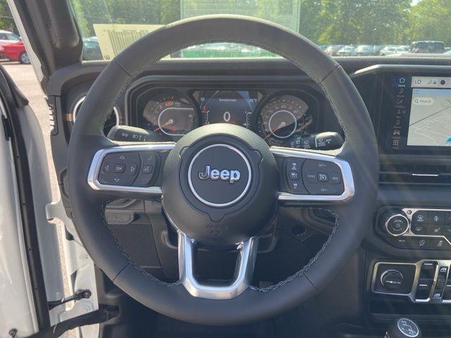 Photo of 2025 Bright White Clearcoat Jeep Wrangler
