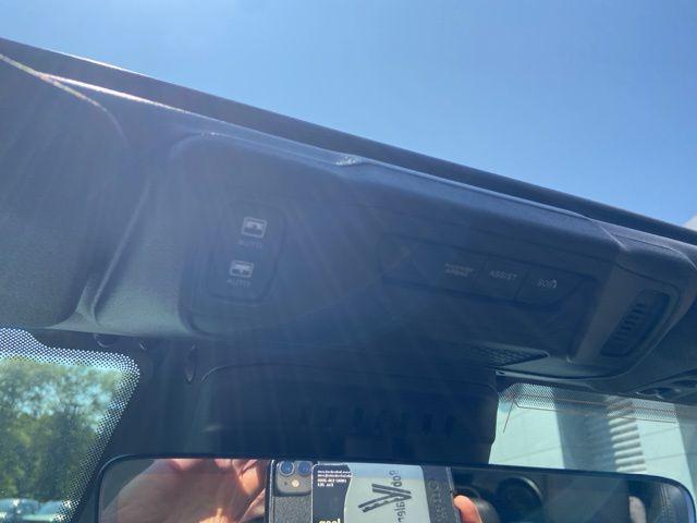 Photo of 2025 Bright White Clearcoat Jeep Wrangler