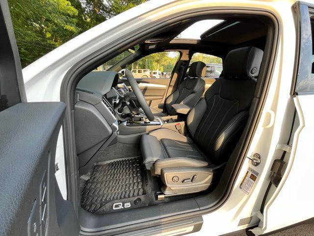 Photo of 2025 White Audi Q5