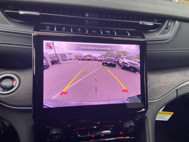 Photo of 2025 Diamond Black Crystal Pearlcoat Jeep Grand Cherokee