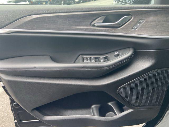 Photo of 2025 Diamond Black Crystal Pearlcoat Jeep Grand Cherokee