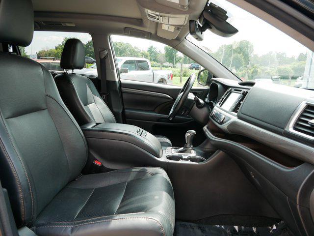 Photo of 2018 Midnight Black Metallic Toyota Highlander