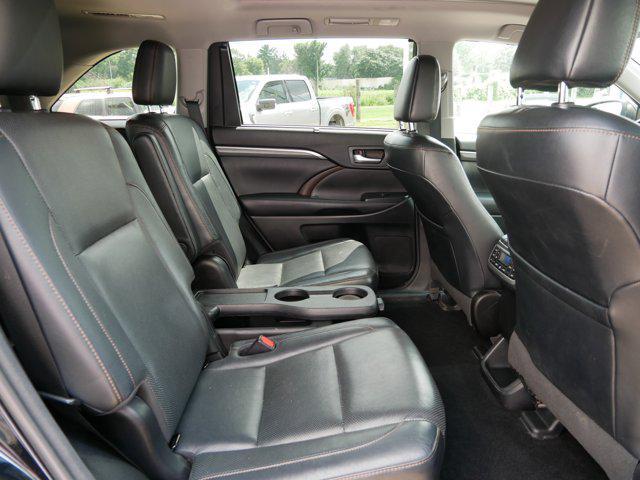 Photo of 2018 Midnight Black Metallic Toyota Highlander