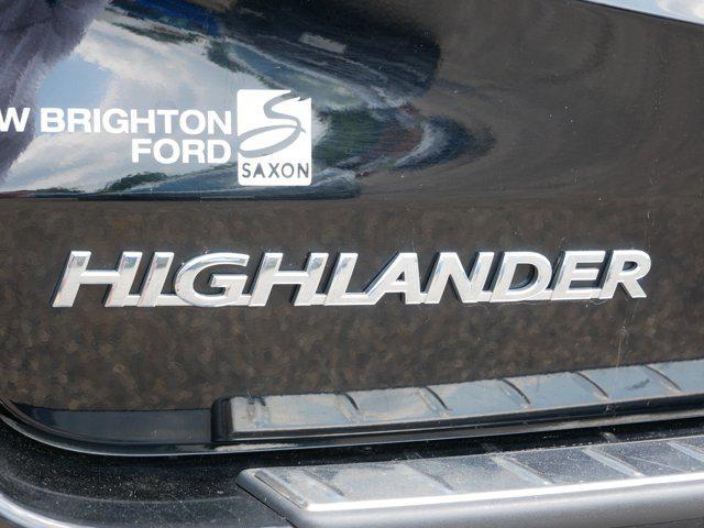 Photo of 2018 Midnight Black Metallic Toyota Highlander