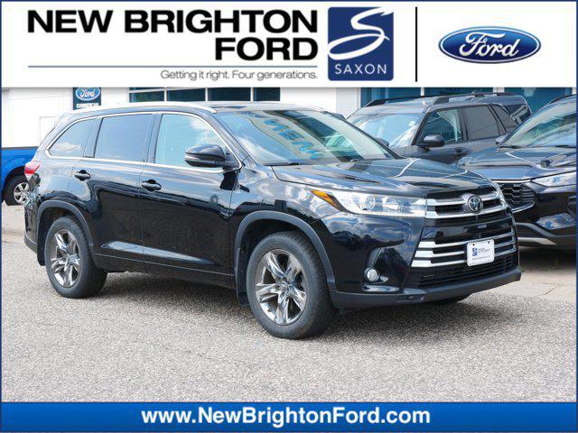 Photo of 2018 Midnight Black Metallic Toyota Highlander