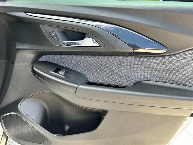 Photo of 2023 WHITE Chevrolet Trailblazer