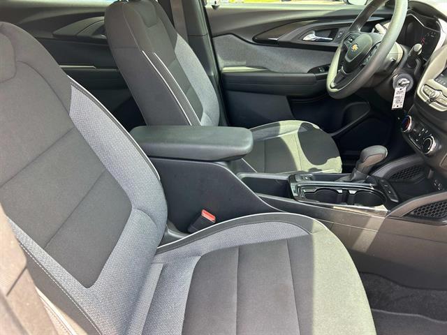 Photo of 2023 WHITE Chevrolet Trailblazer