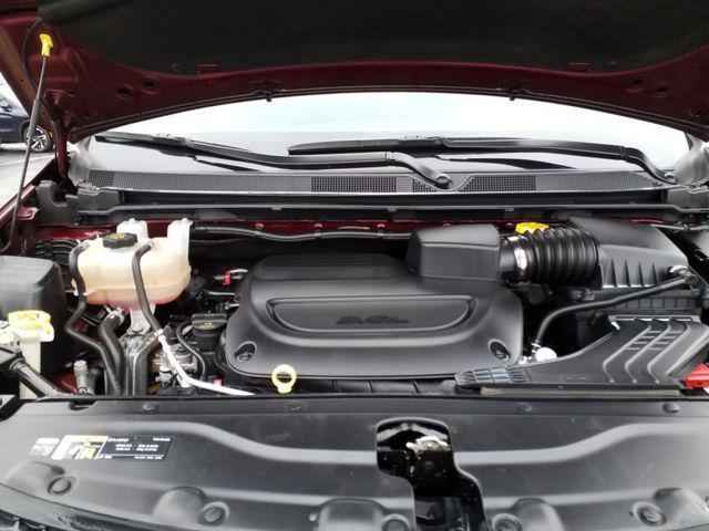 Photo of 2022 Velvet Red Pearlcoat Chrysler Voyager