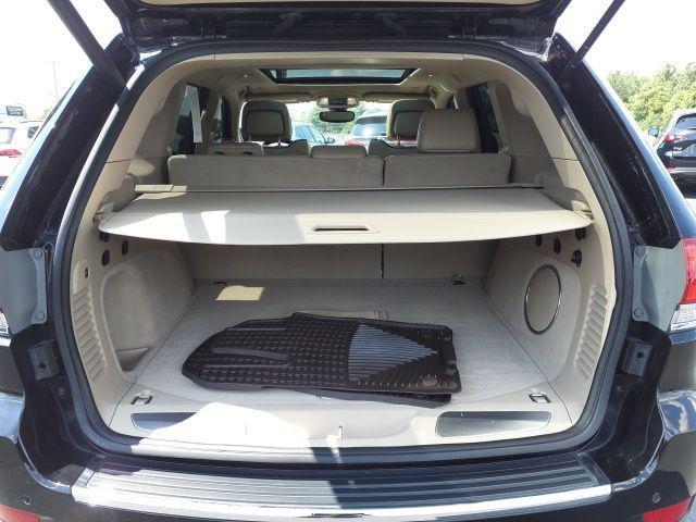 Photo of 2020 Diamond Black Crystal Pearlcoat Jeep Grand Cherokee