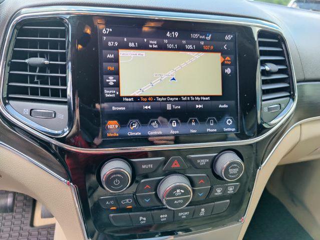 Photo of 2020 Diamond Black Crystal Pearlcoat Jeep Grand Cherokee
