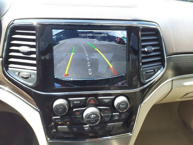 Photo of 2020 Diamond Black Crystal Pearlcoat Jeep Grand Cherokee