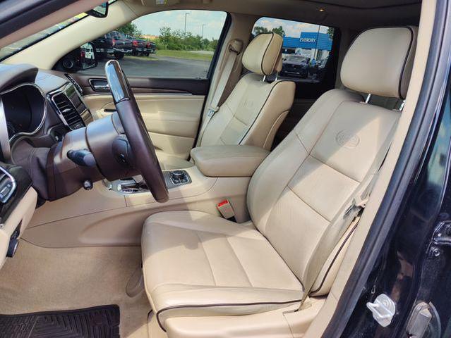 Photo of 2020 Diamond Black Crystal Pearlcoat Jeep Grand Cherokee
