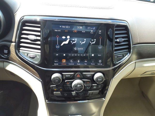 Photo of 2020 Diamond Black Crystal Pearlcoat Jeep Grand Cherokee