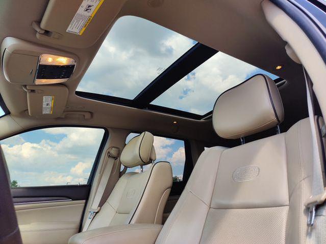 Photo of 2020 Diamond Black Crystal Pearlcoat Jeep Grand Cherokee