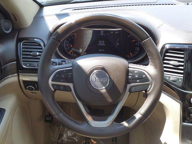 Photo of 2020 Diamond Black Crystal Pearlcoat Jeep Grand Cherokee