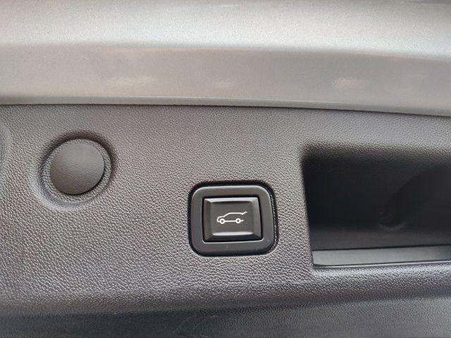 Photo of 2022 Silver Ice Metallic Chevrolet Equinox