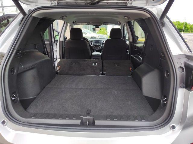 Photo of 2022 Silver Ice Metallic Chevrolet Equinox