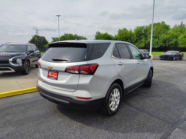Photo of 2022 Silver Ice Metallic Chevrolet Equinox