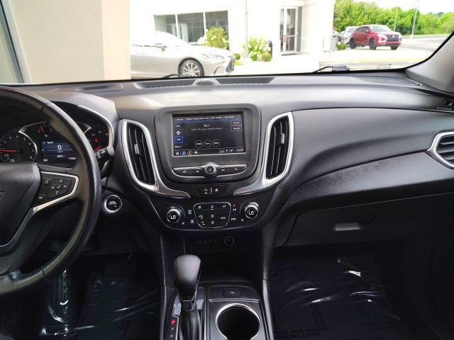 Photo of 2022 Silver Ice Metallic Chevrolet Equinox