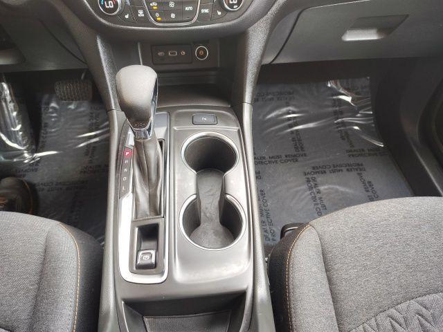 Photo of 2022 Silver Ice Metallic Chevrolet Equinox