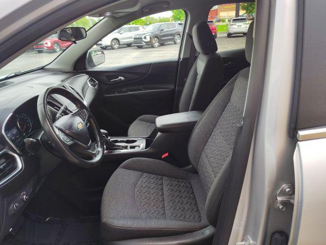 Photo of 2022 Silver Ice Metallic Chevrolet Equinox