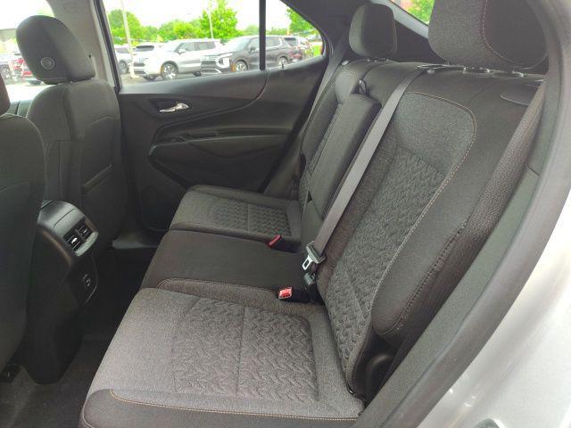 Photo of 2022 Silver Ice Metallic Chevrolet Equinox